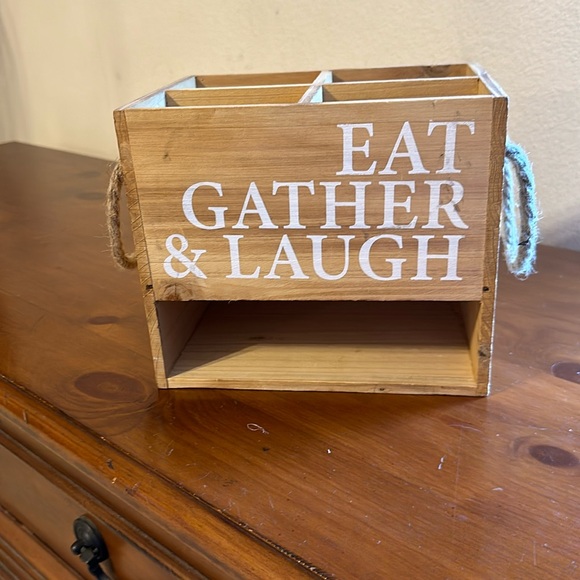 Farmhouse style utensil holder and napkin keeper wooden. - Picture 1 of 6